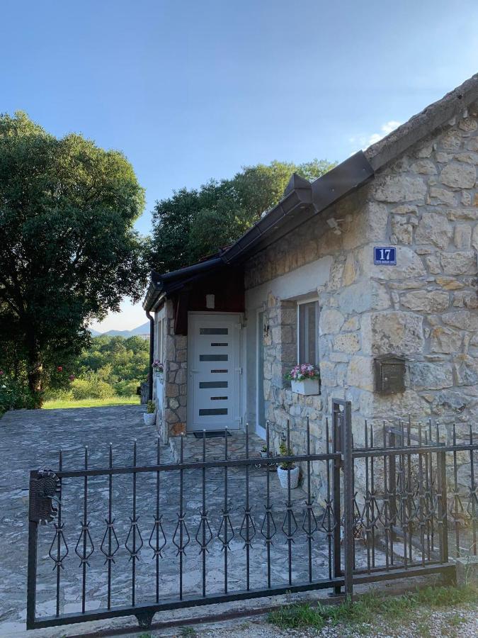 Kuca Za Iznajmljivanje Andrija يوبوسكي المظهر الخارجي الصورة